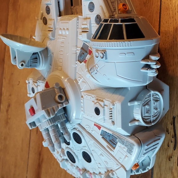 Star Wars Millennium Falcon with 5 action figures - Picture 4 of 10